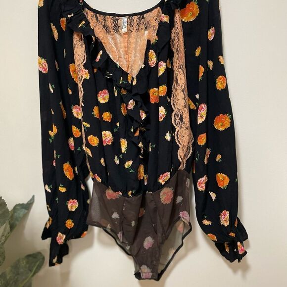 New Free People Black Poppy Printed  blouse size M - Picture 6 of 9
